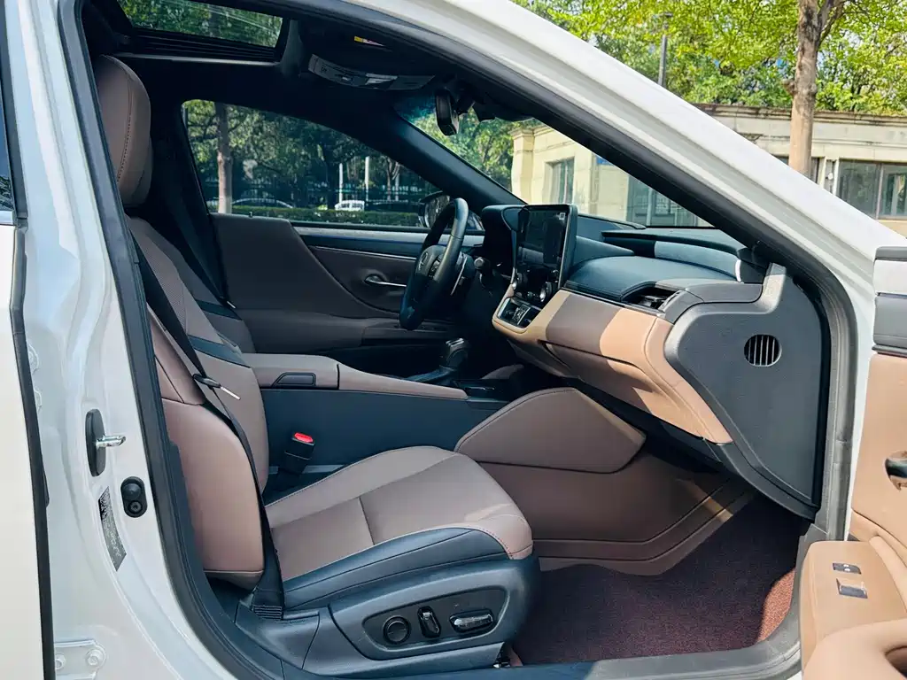 Lexus ES — миниатюра 17