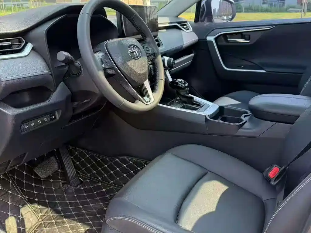 Toyota RAV4 — миниатюра 4
