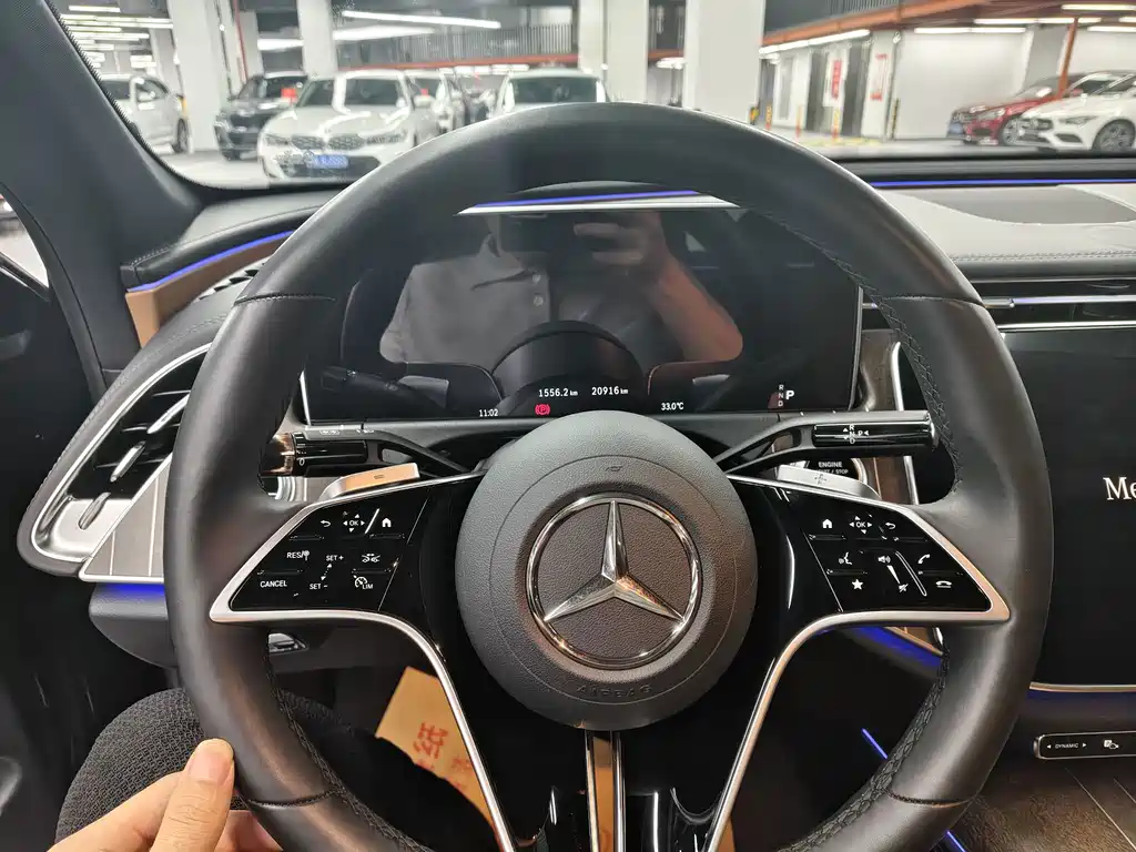 Mercedes-Benz E-Class — миниатюра 11