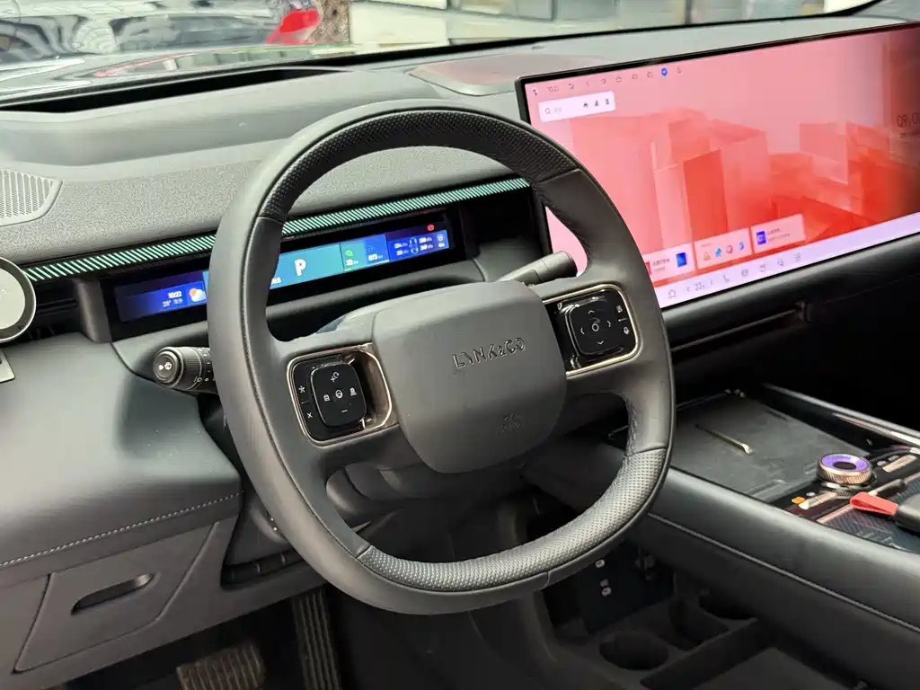 Lynk & Co 900 — миниатюра 5