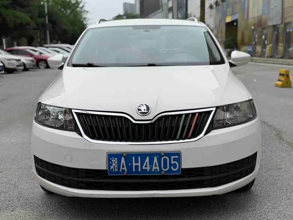 Skoda Rapid Spaceback 2016 1.6L AT