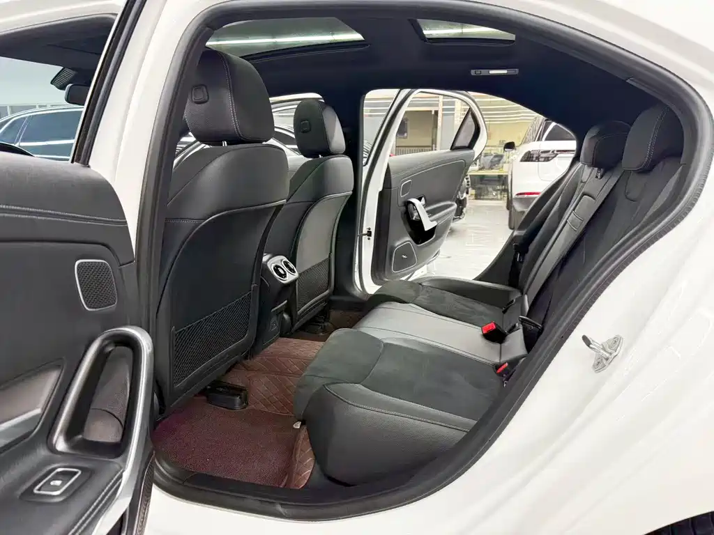 Mercedes-Benz A-Class — миниатюра 8