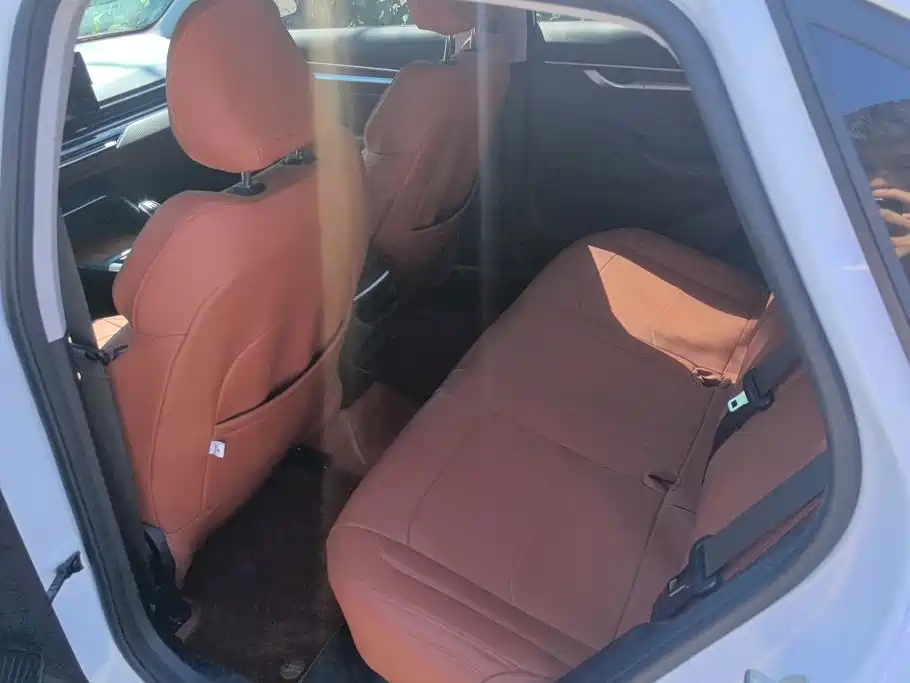 Geely Emgrand — миниатюра 11