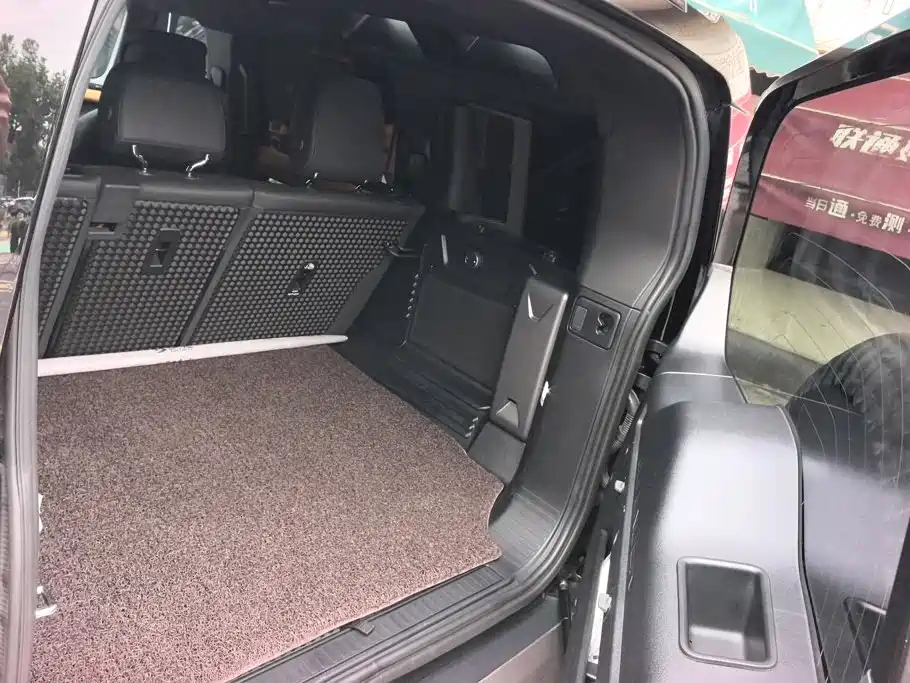 Land Rover Defender — миниатюра 4