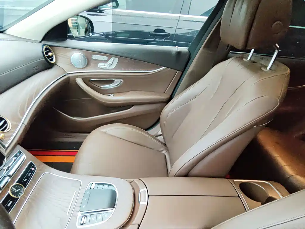 Mercedes-Benz E-Class — миниатюра 7