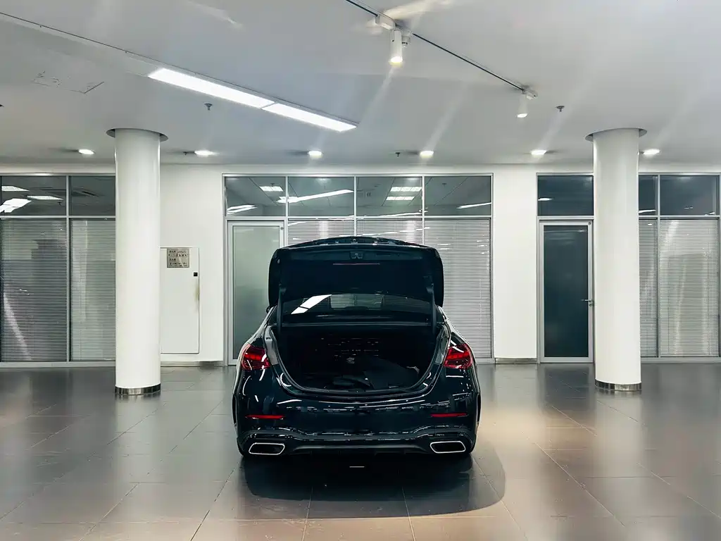 Mercedes-Benz C-Class — миниатюра 6
