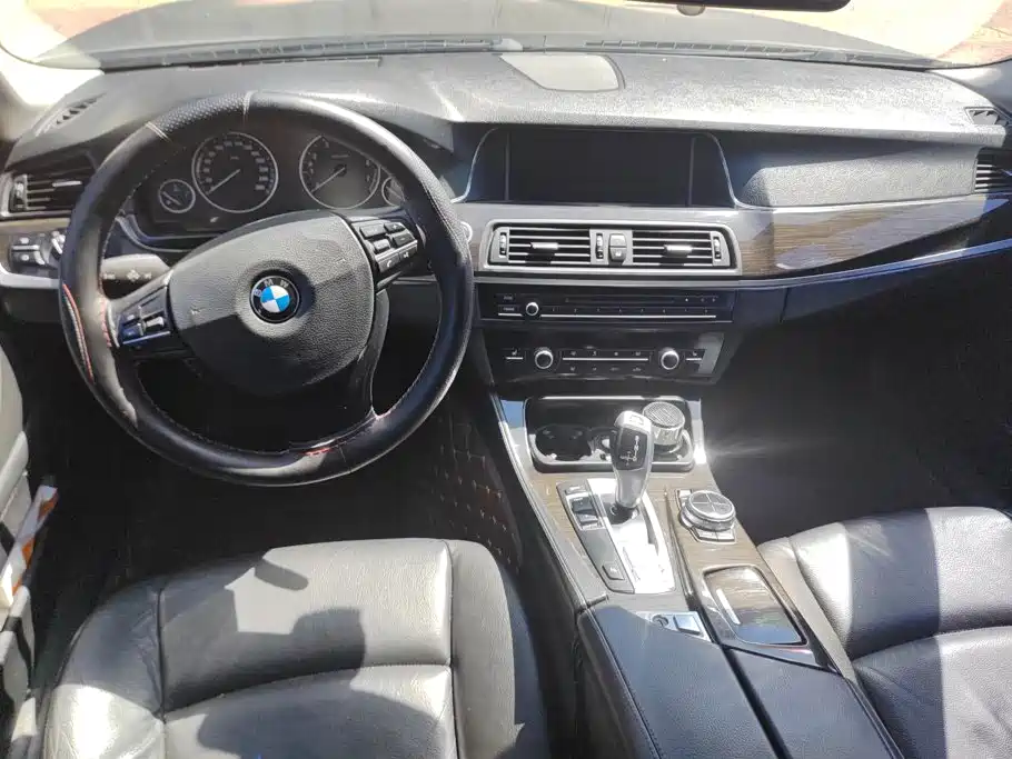 BMW 5 Series — миниатюра 12