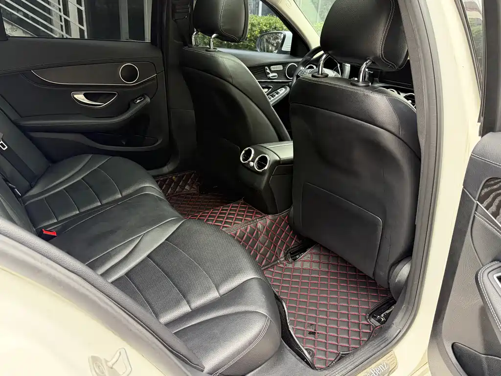 Mercedes-Benz C-Class — миниатюра 6