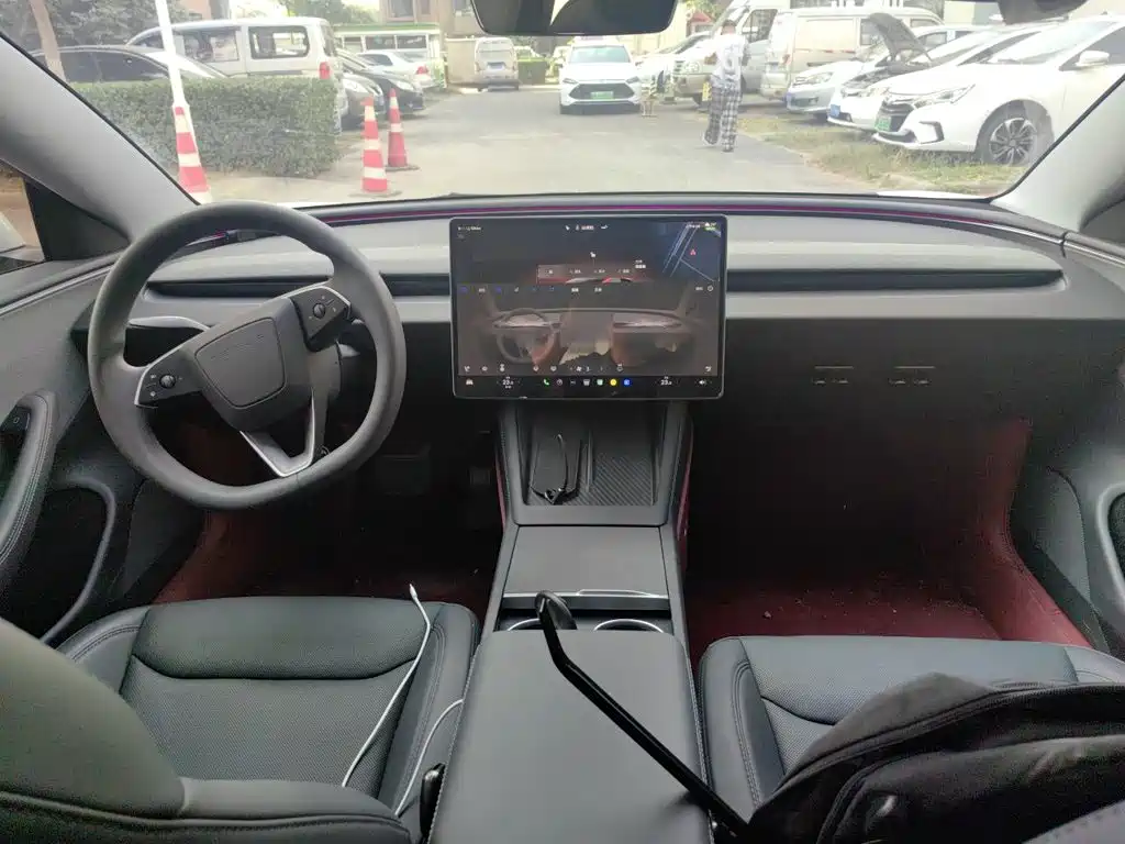 Tesla Model 3 — миниатюра 10