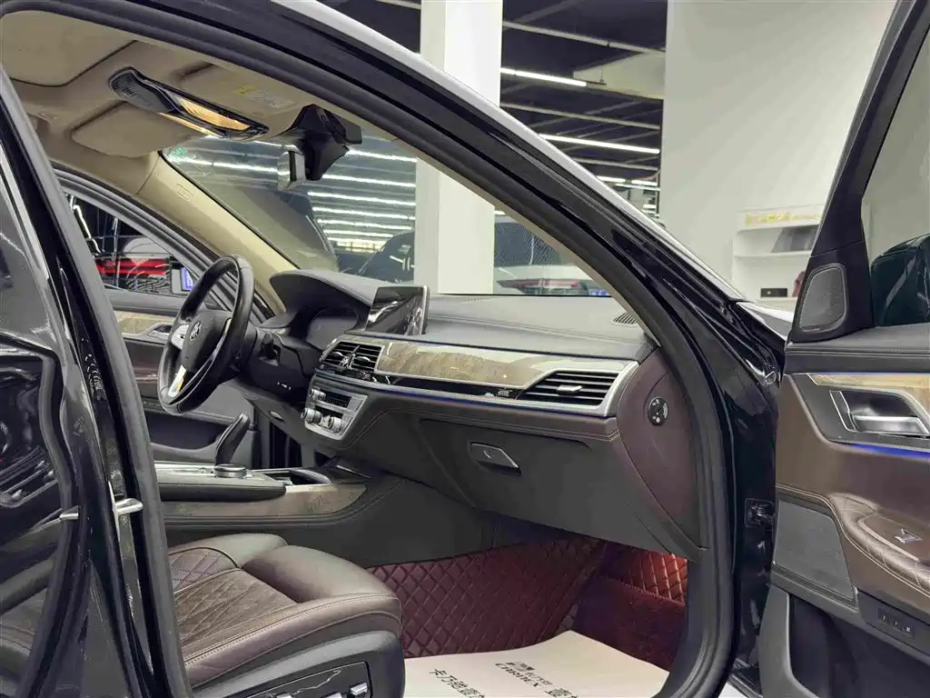 BMW 7 Series — миниатюра 7