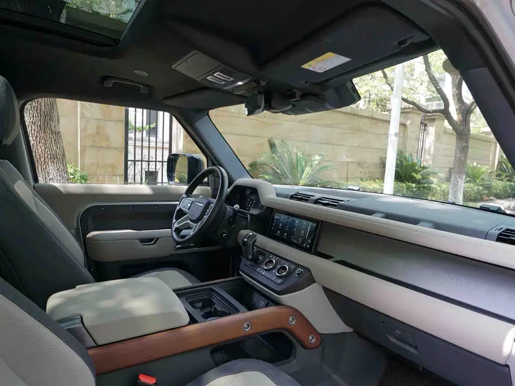 Land Rover Defender — миниатюра 12