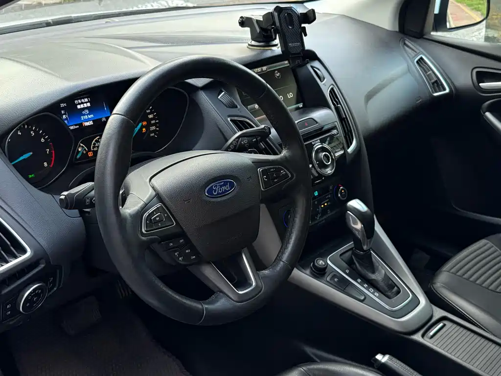 Ford Focus 2017 EcoBoost 180 AT Sport