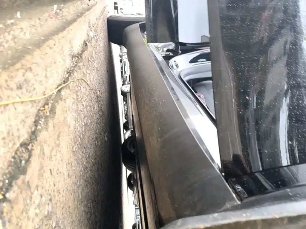 Tesla Model Y — миниатюра 21