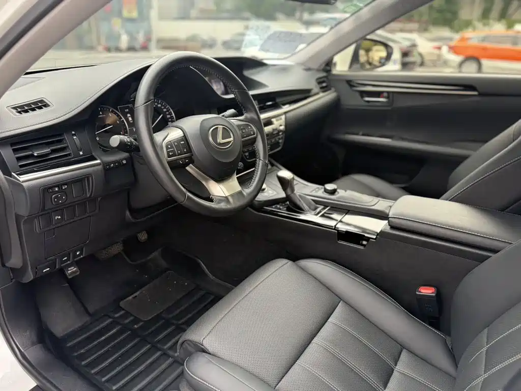 Lexus ES — миниатюра 4