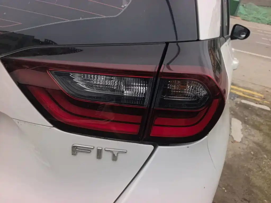 Honda Fit — миниатюра 8