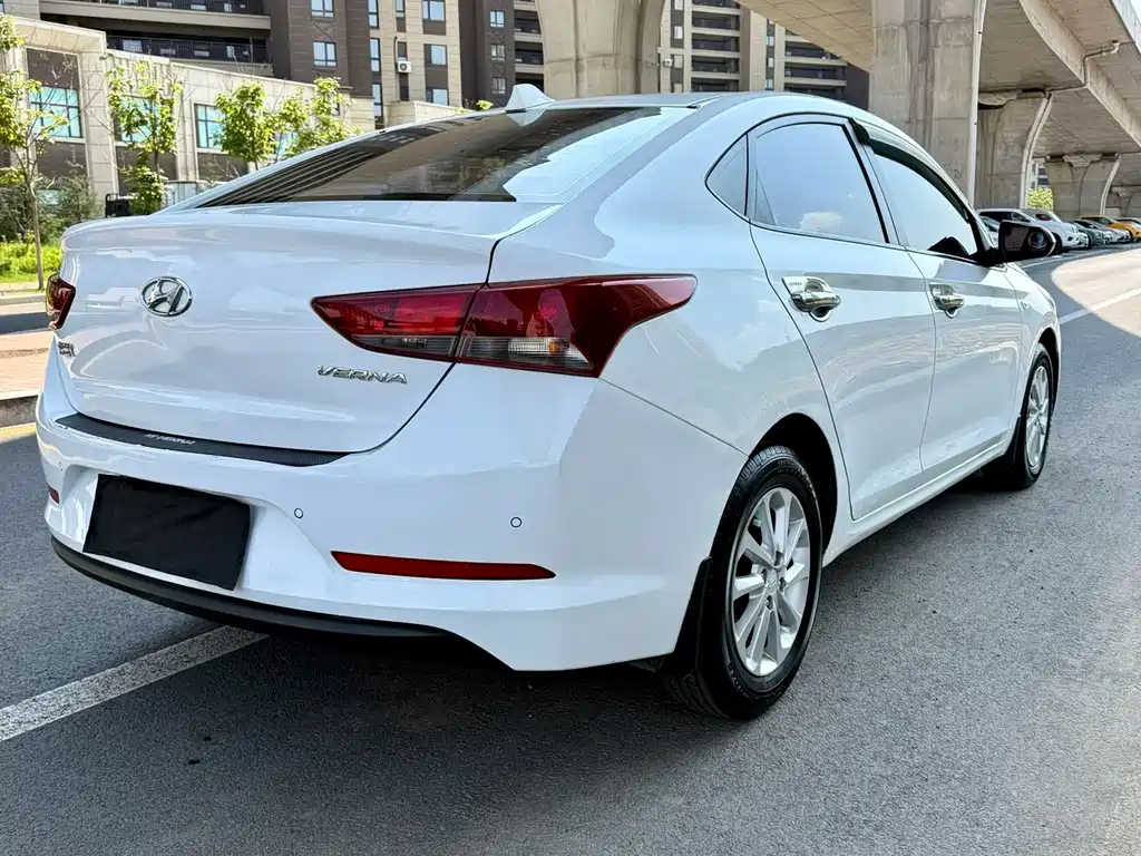 Hyundai Verna — миниатюра 4