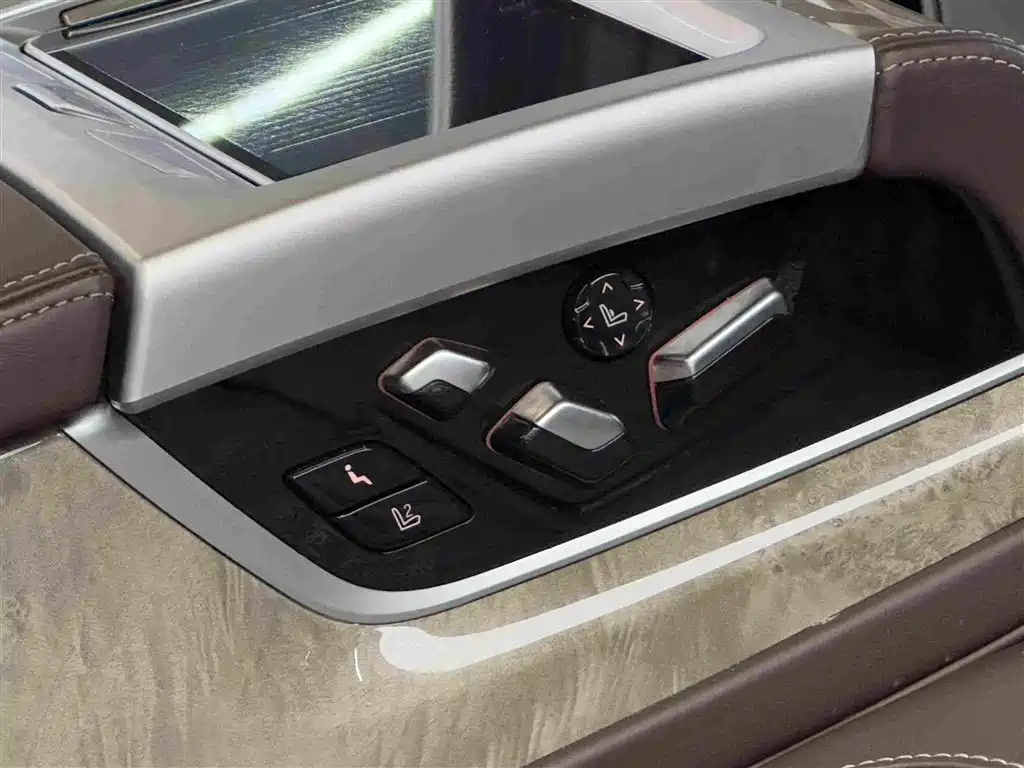 BMW 7 Series — миниатюра 8