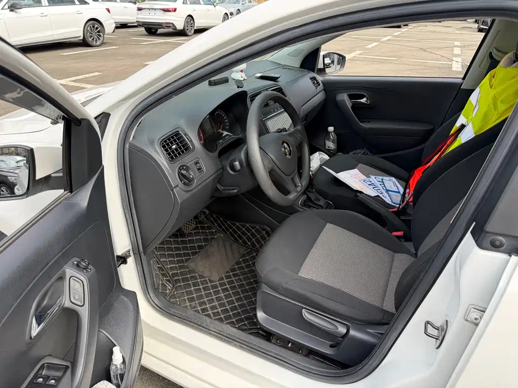 Volkswagen Polo 2018 1.5L AT