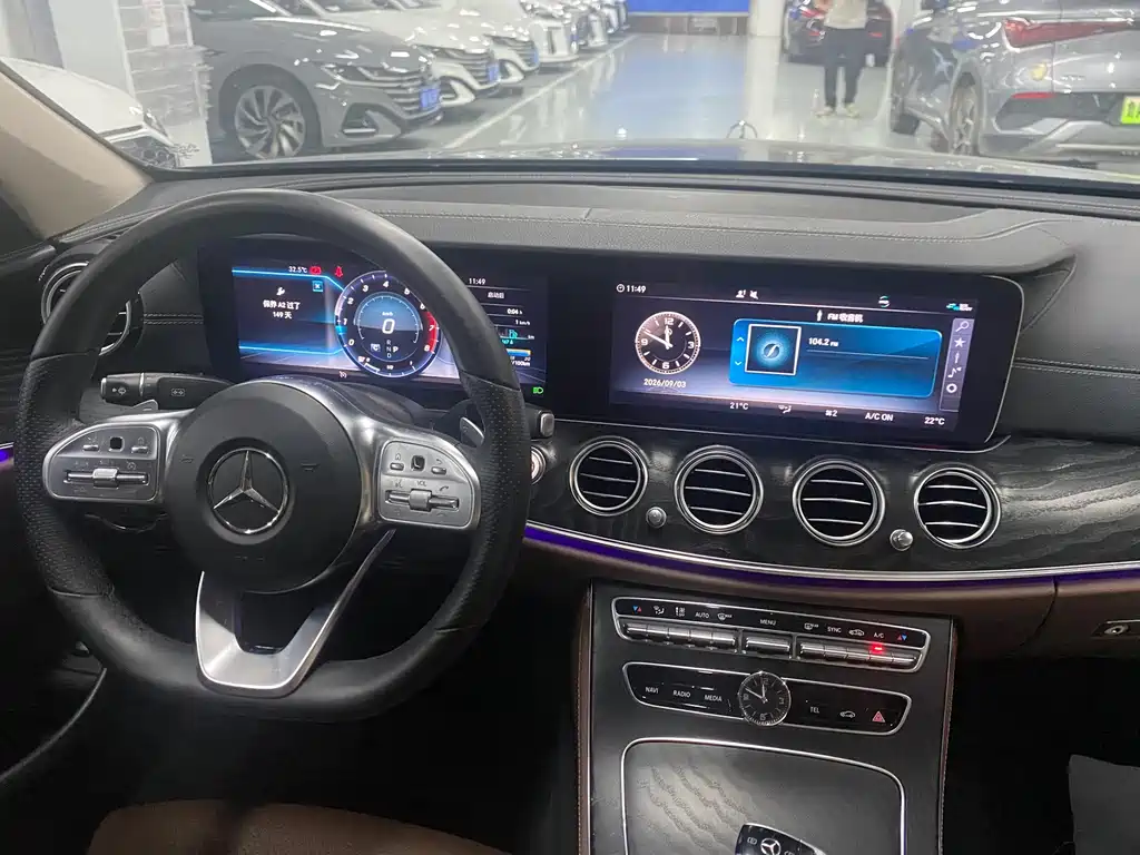 Mercedes-Benz E-Class — миниатюра 11