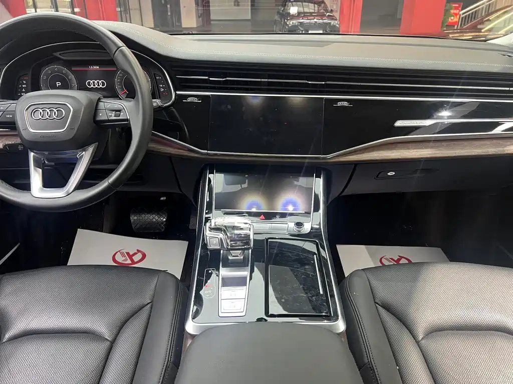 Audi Q7 2023 55 TFSI quattro S line Sport