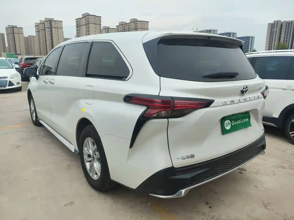 Toyota Granvia — миниатюра 5