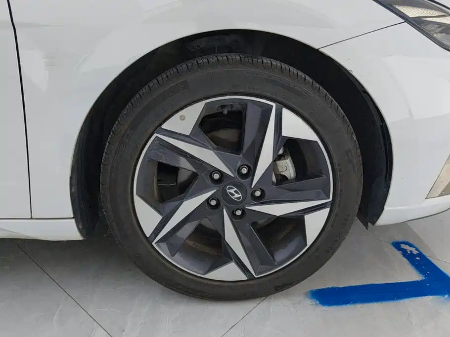 Hyundai Elantra — миниатюра 6