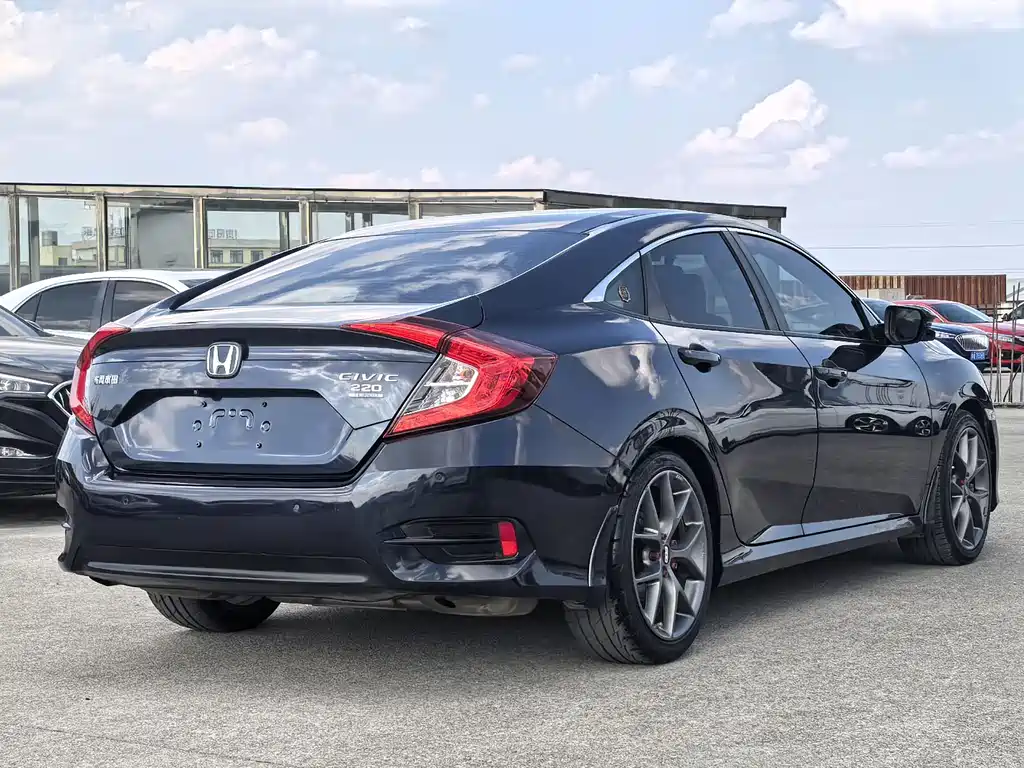 Honda Civic — миниатюра 4