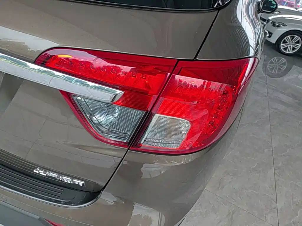 Buick Envision Plus — миниатюра 8