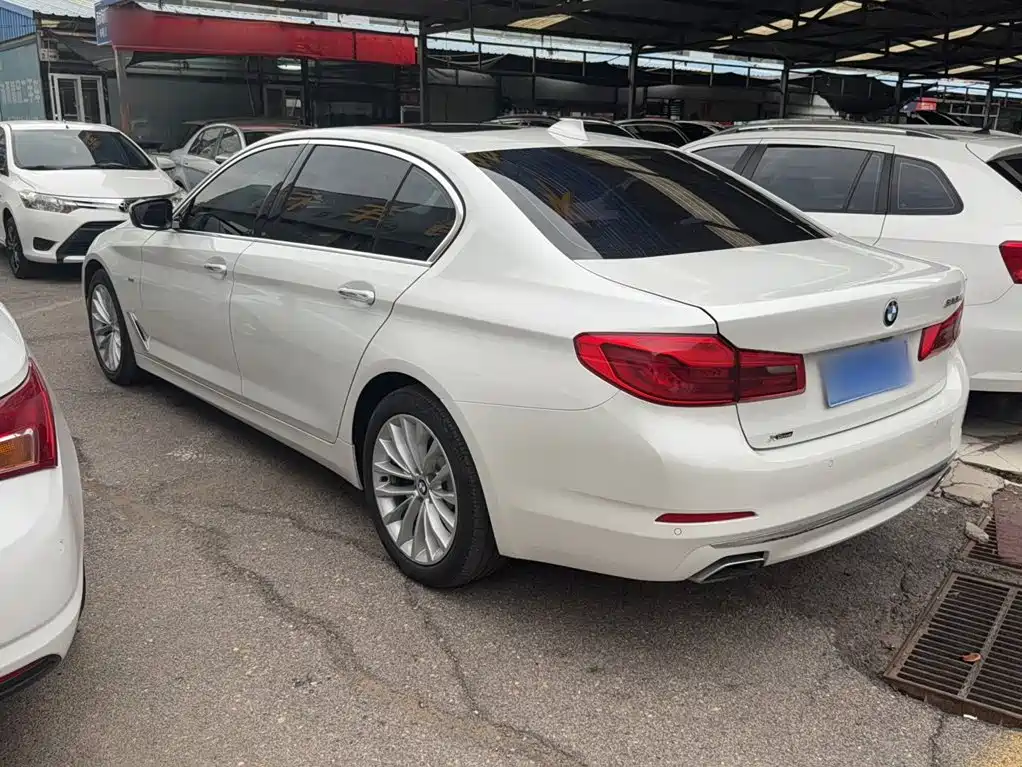 BMW 5 Series — миниатюра 5