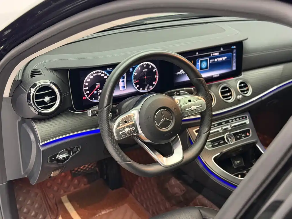 Mercedes-Benz E-Class — миниатюра 11