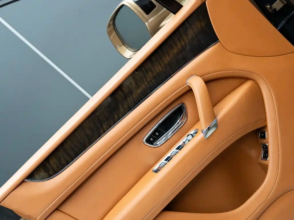 Bentley Bentayga — миниатюра 8