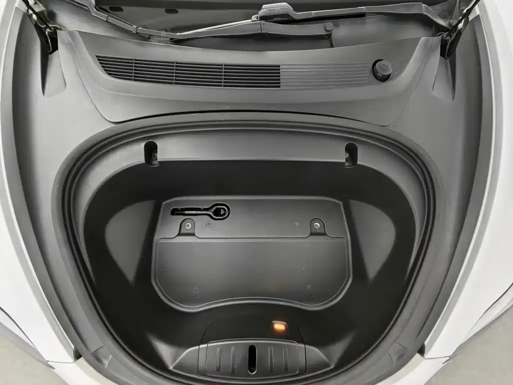 Tesla Model 3 — миниатюра 6
