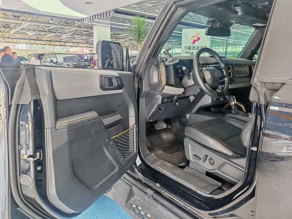 Ford Bronco — миниатюра 9