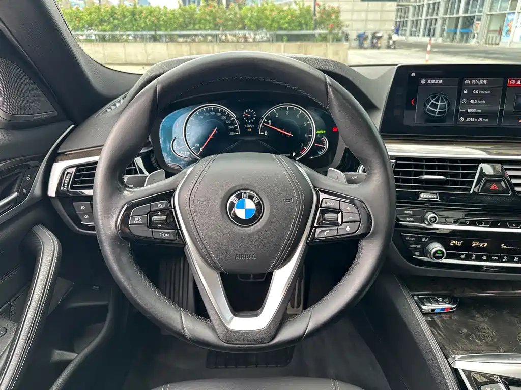 BMW 5 Series — миниатюра 10