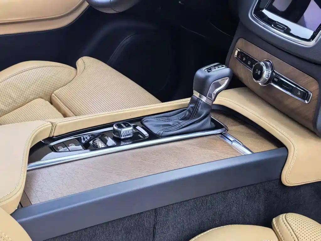Volvo XC90 — миниатюра 5