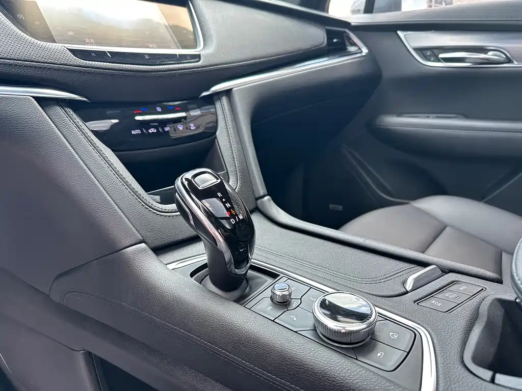 Cadillac XT6 2021 28T мест Luxury
