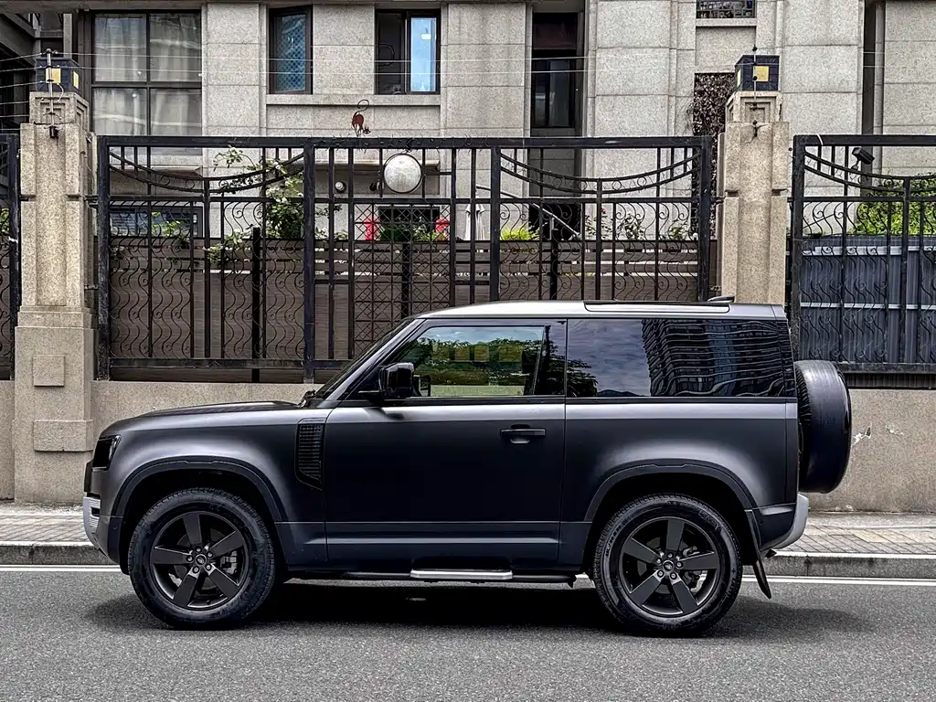 Land Rover Land Rover Defender 2023 90 2.0T P300 SE