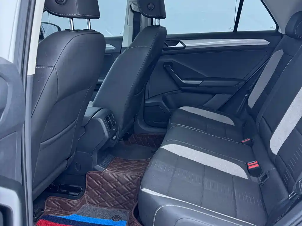 Volkswagen T-Roc — миниатюра 12