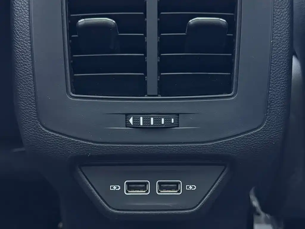 Volkswagen T-Roc — миниатюра 13