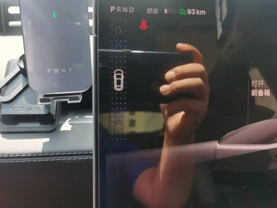 Tesla Model Y — миниатюра 16