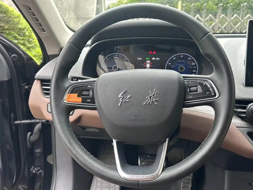 Hongqi Hongqi E-QM5 — миниатюра 3