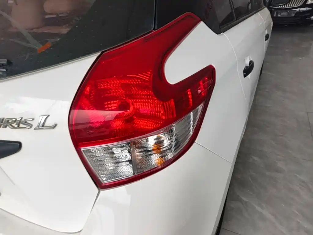 Toyota Yaris L — миниатюра 8