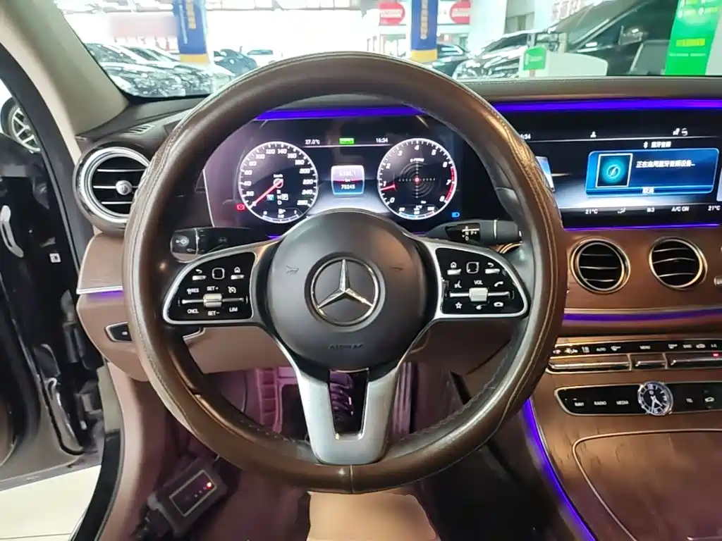 Mercedes-Benz E-Class — миниатюра 11
