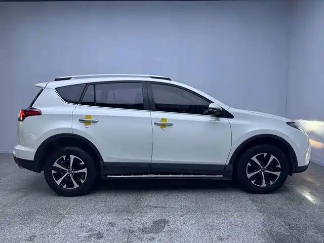 Toyota RAV4 — миниатюра 4