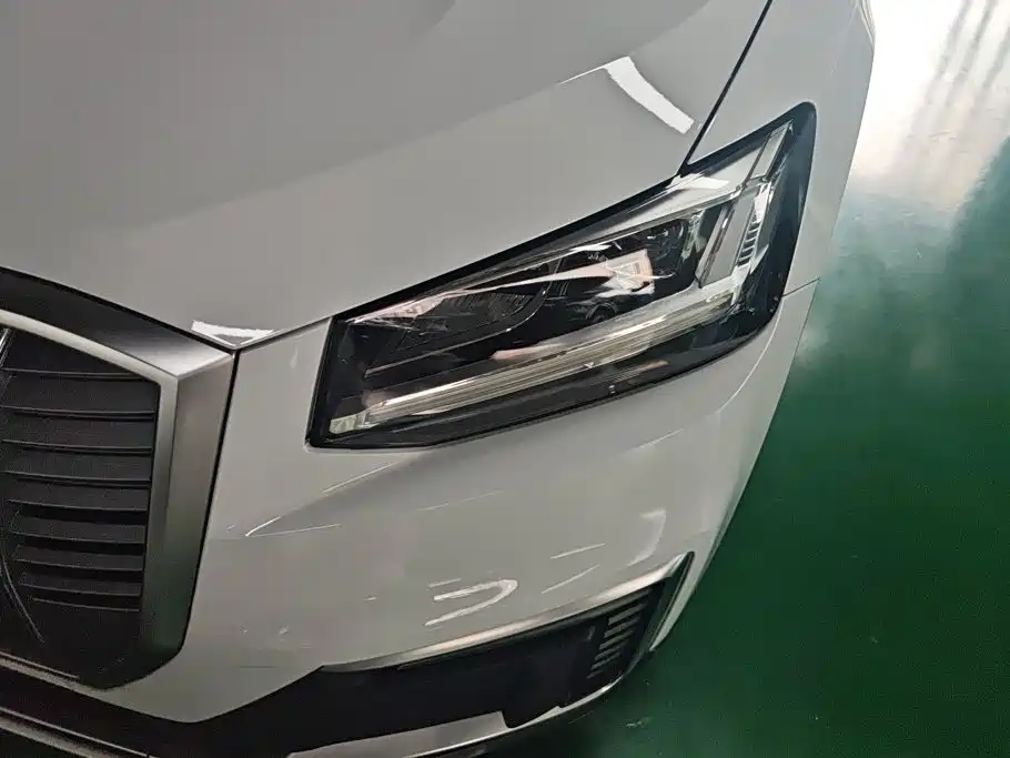 Audi Q2L e-tron — миниатюра 5
