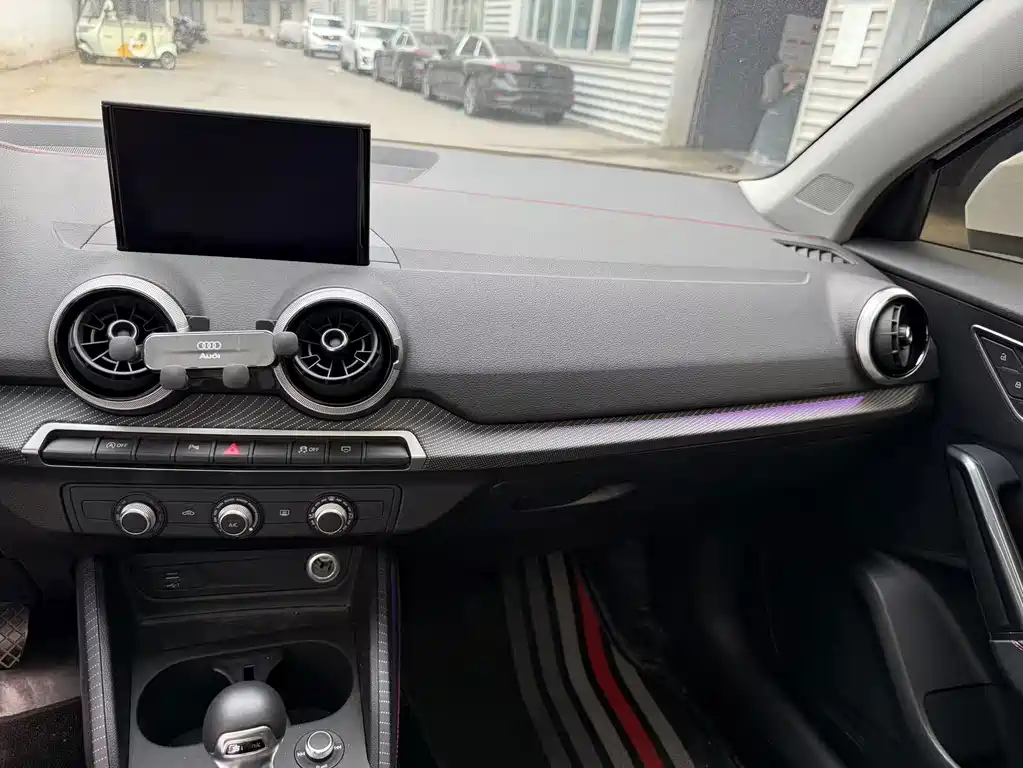 Audi Q2L — миниатюра 10