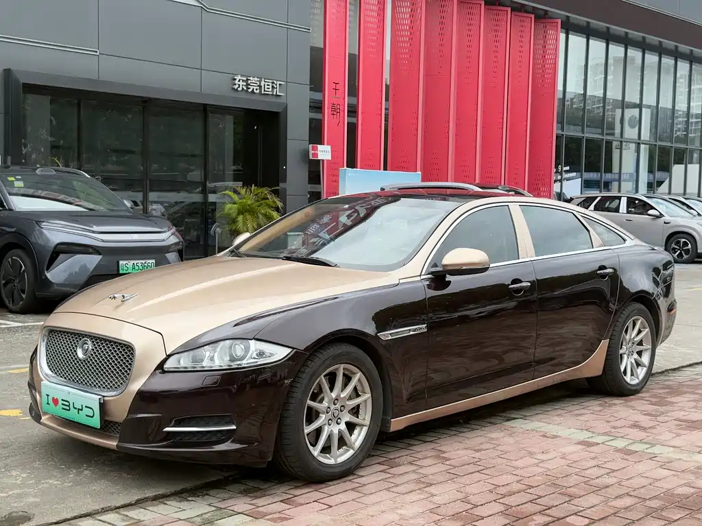 Jaguar XJ