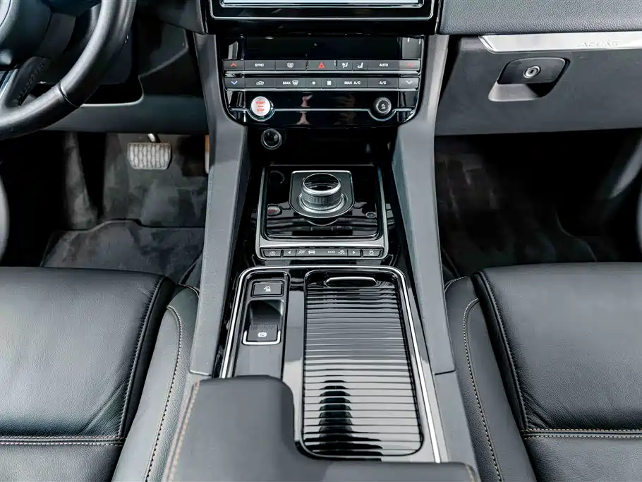 Jaguar F-PACE — миниатюра 14