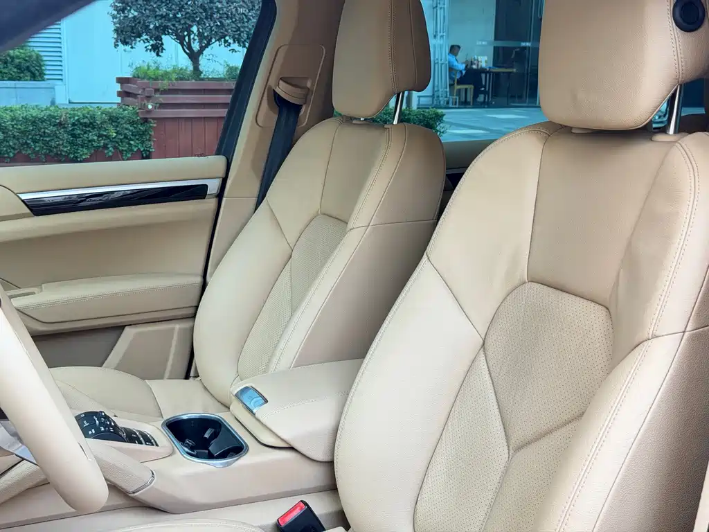 Porsche Cayenne — миниатюра 10