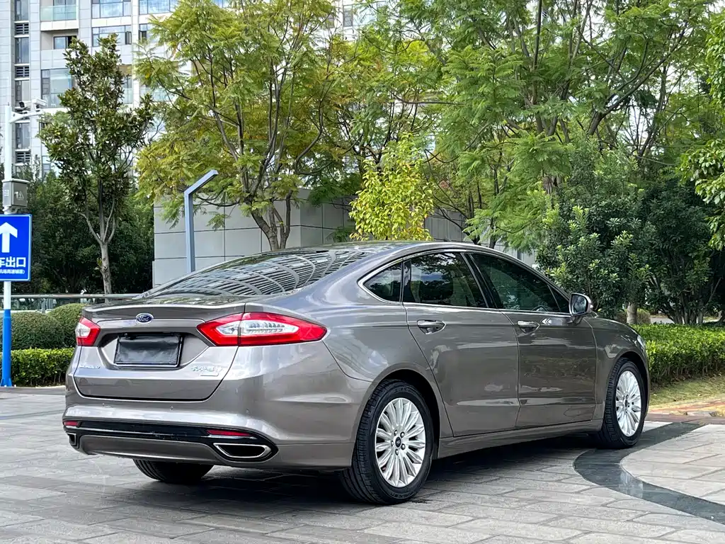 Ford Mondeo — миниатюра 7